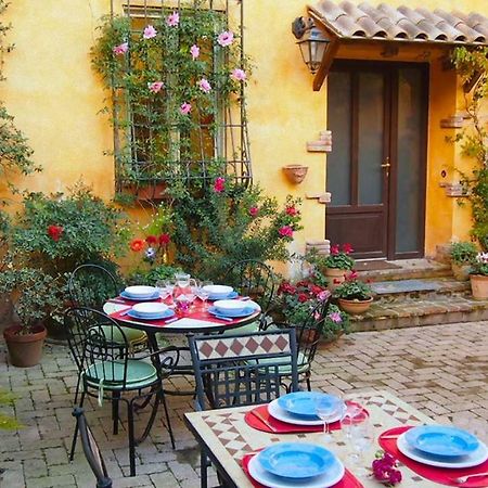 La Piazzetta Di Roma Villa Bagian luar foto